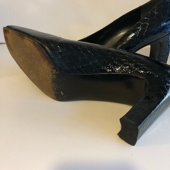 Stuart Weitzman Black Embossed Reptile Patent Leather Pumps/Heels-Women's 8 C - Picture 4 of 5